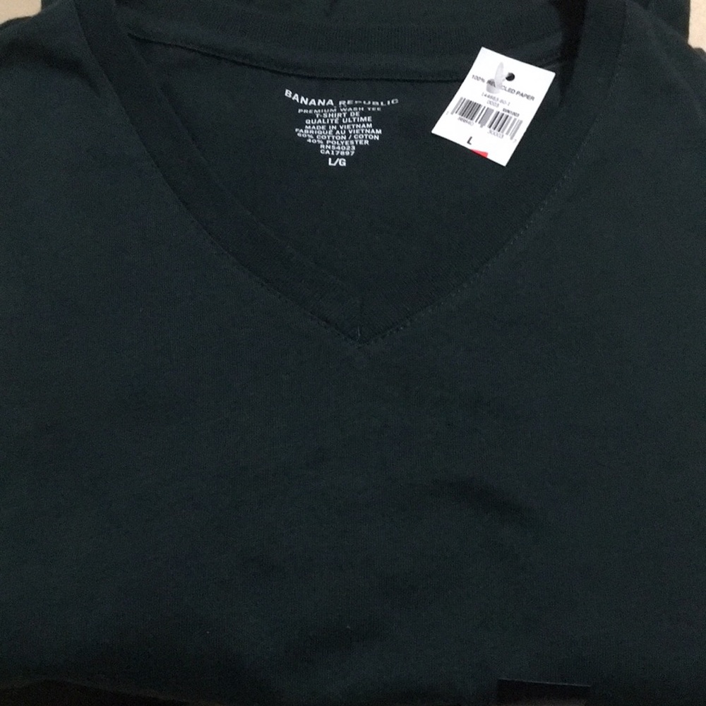 Banana Republic tee. L